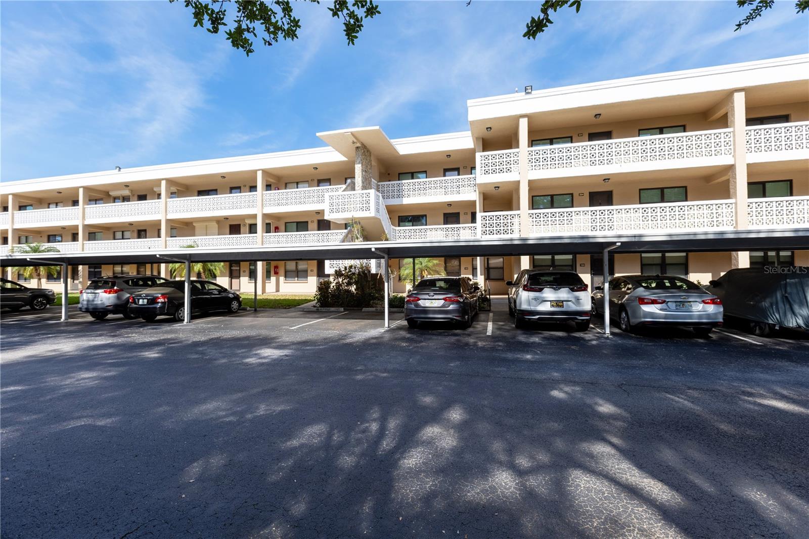 5080 Locust Unit 322, St Petersburg, FL 33703