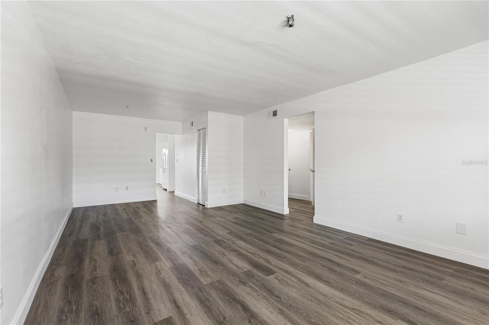 5080 Locust Unit 322, St Petersburg, FL 33703