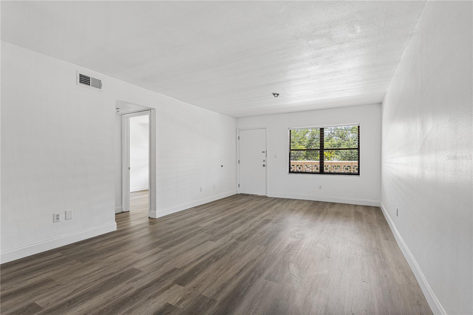 5080 Locust Unit 322, St Petersburg, FL 33703