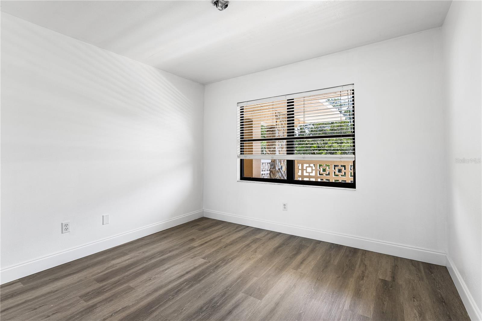5080 Locust Unit 322, St Petersburg, FL 33703
