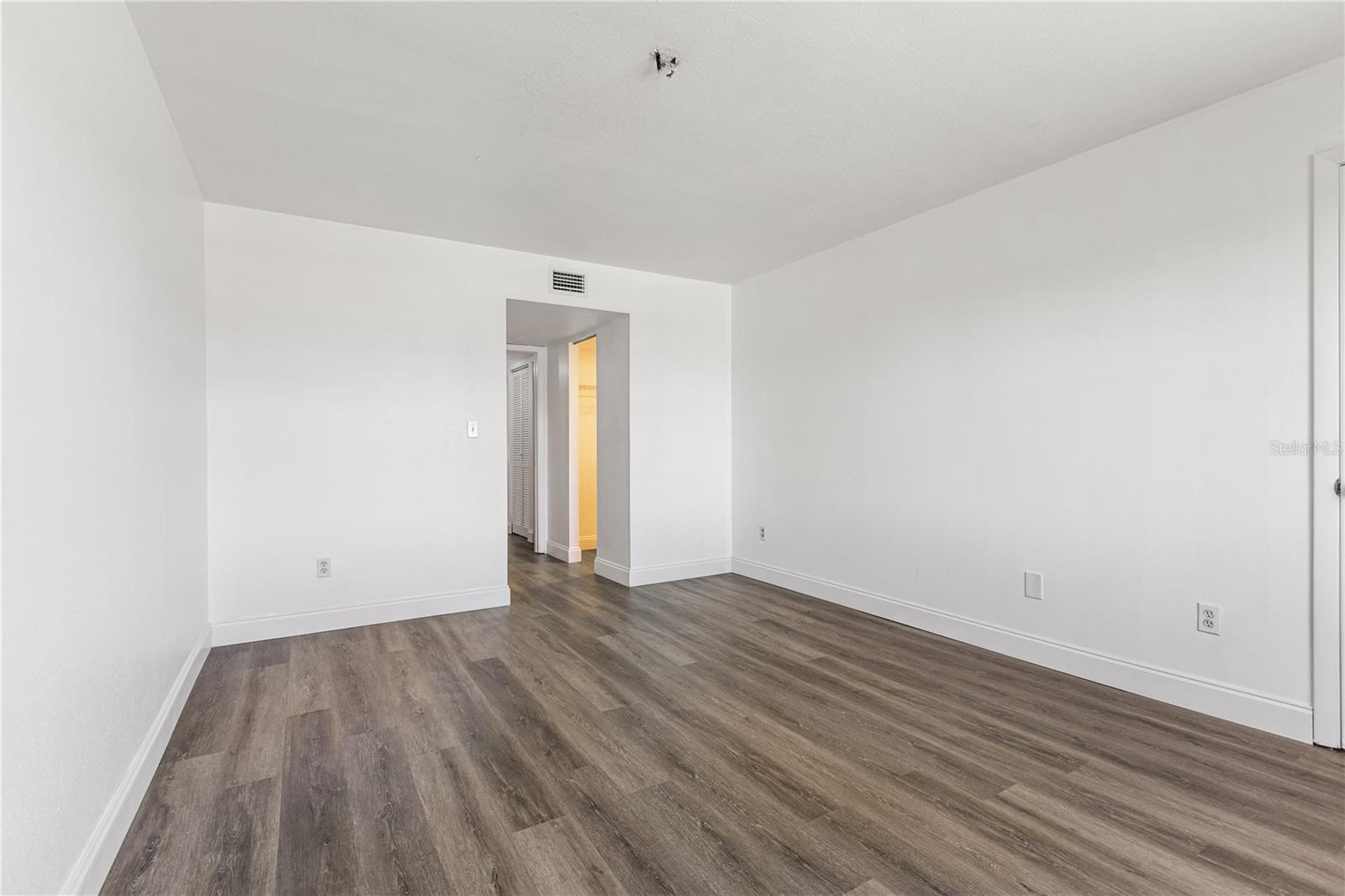 5080 Locust Unit 322, St Petersburg, FL 33703