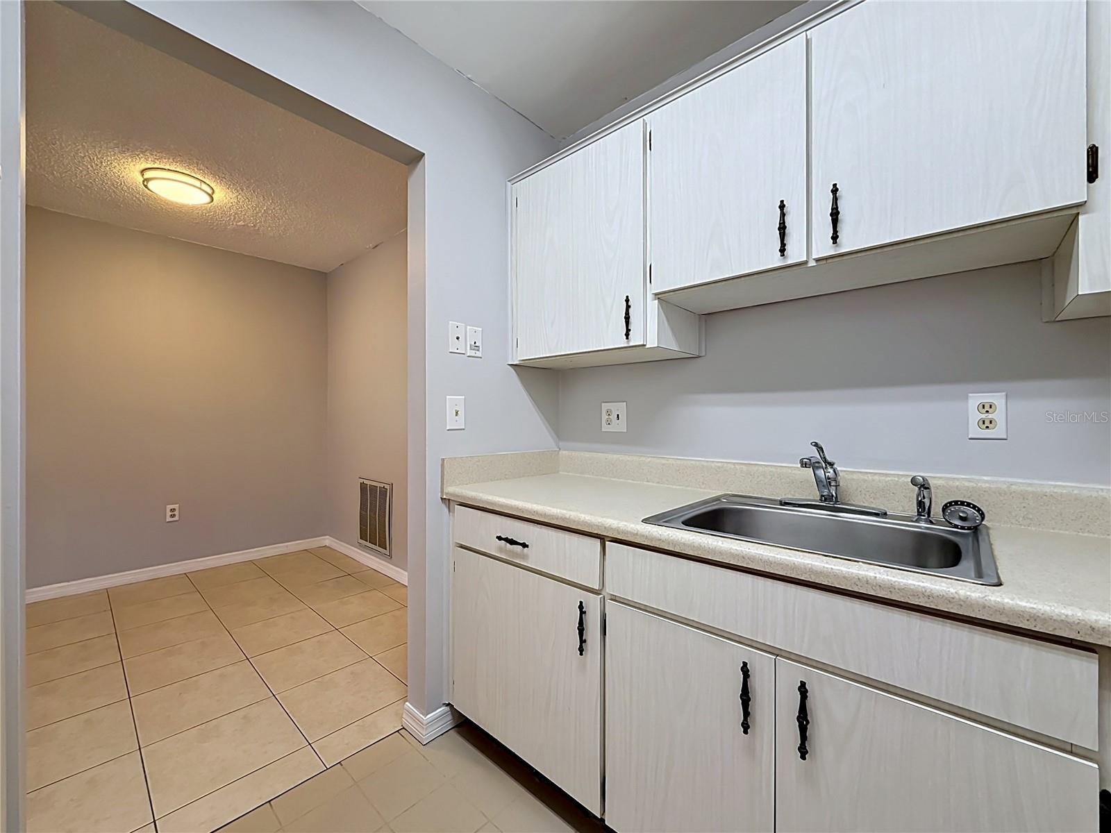 2474 Enterprise Unit 3, Clearwater, FL 33763