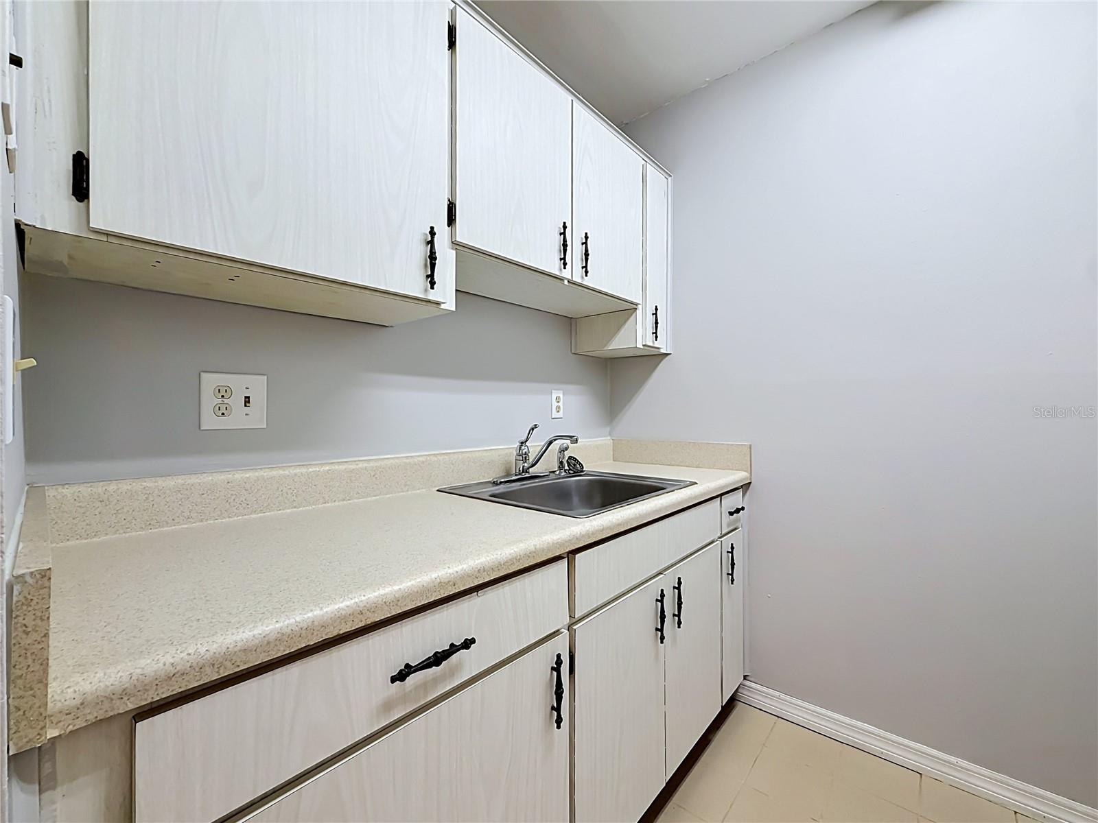 2474 Enterprise Unit 3, Clearwater, FL 33763