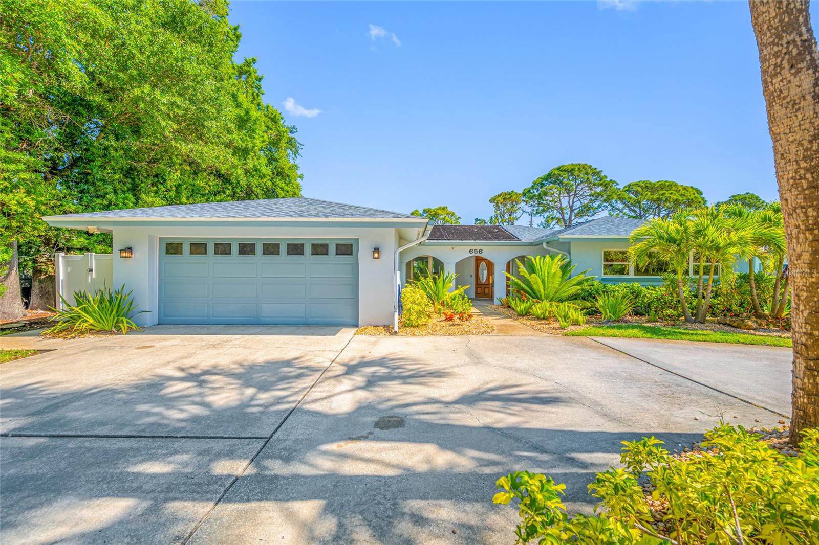 656 Mehlenbacher, Belleair, FL 33756