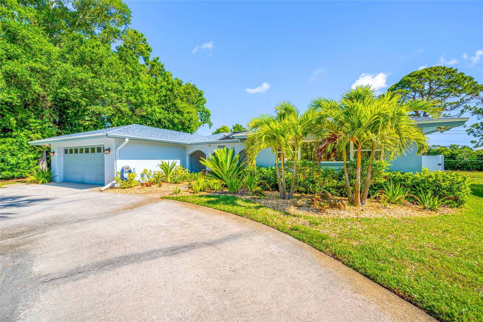 656 Mehlenbacher, Belleair, FL 33756