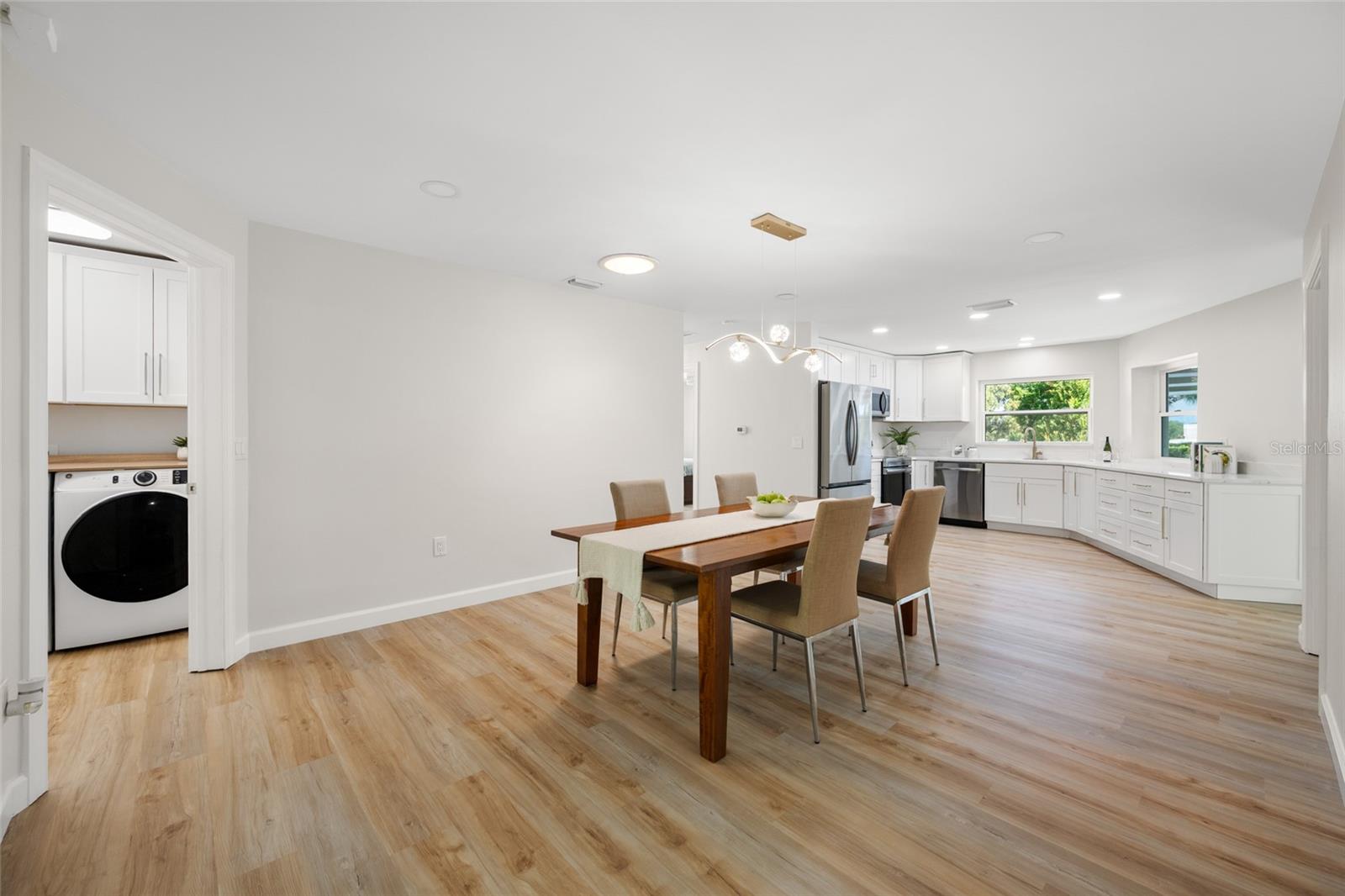 656 Mehlenbacher, Belleair, FL 33756