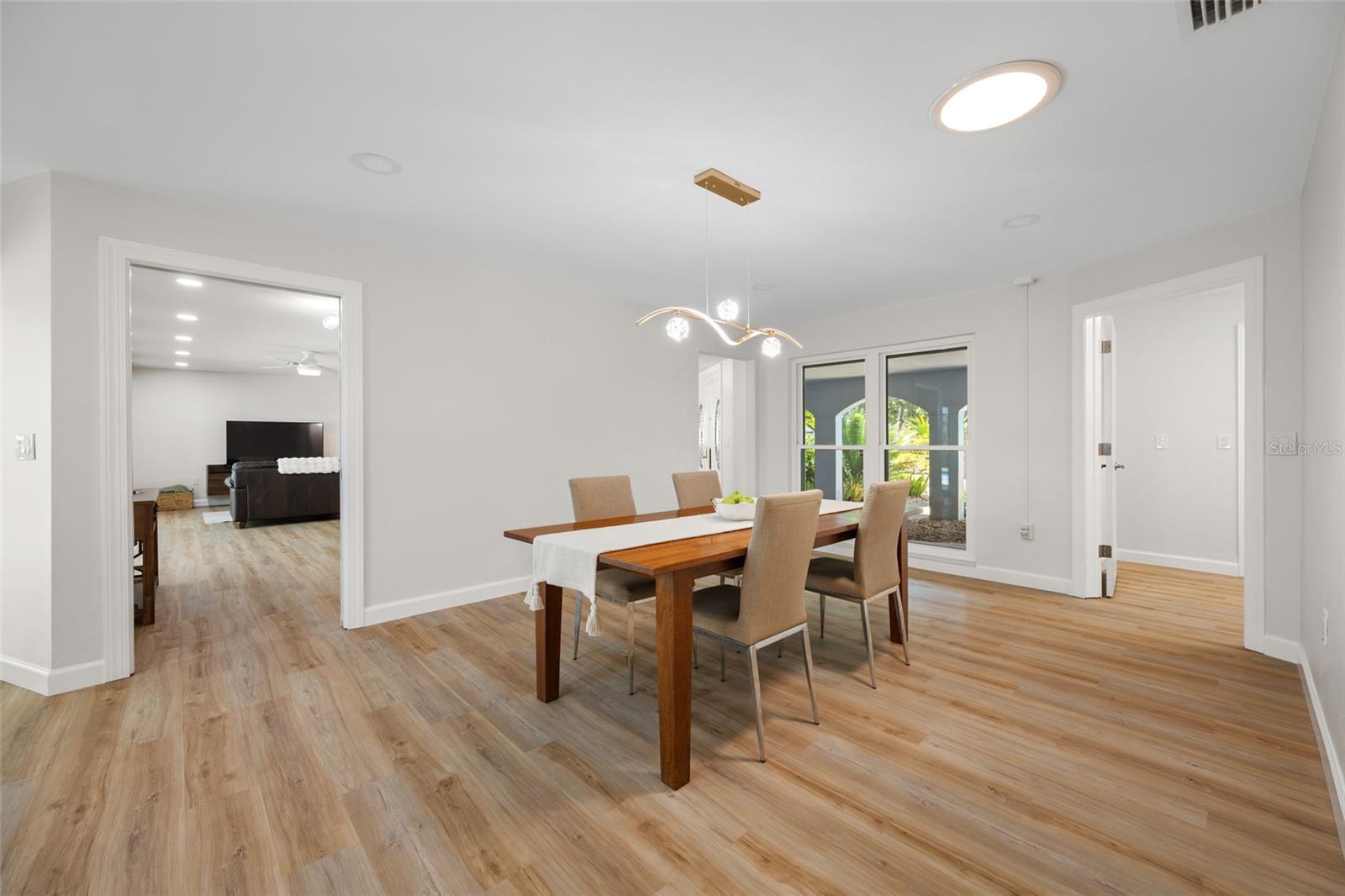 656 Mehlenbacher, Belleair, FL 33756