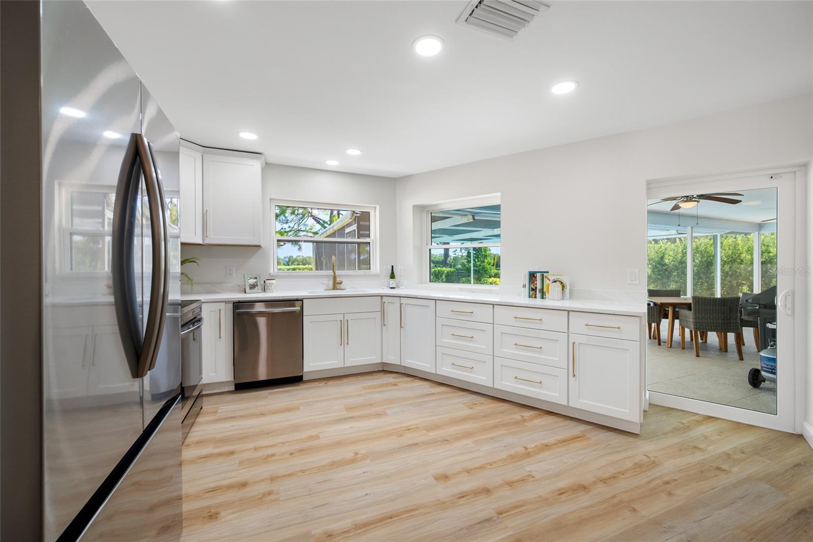 656 Mehlenbacher, Belleair, FL 33756