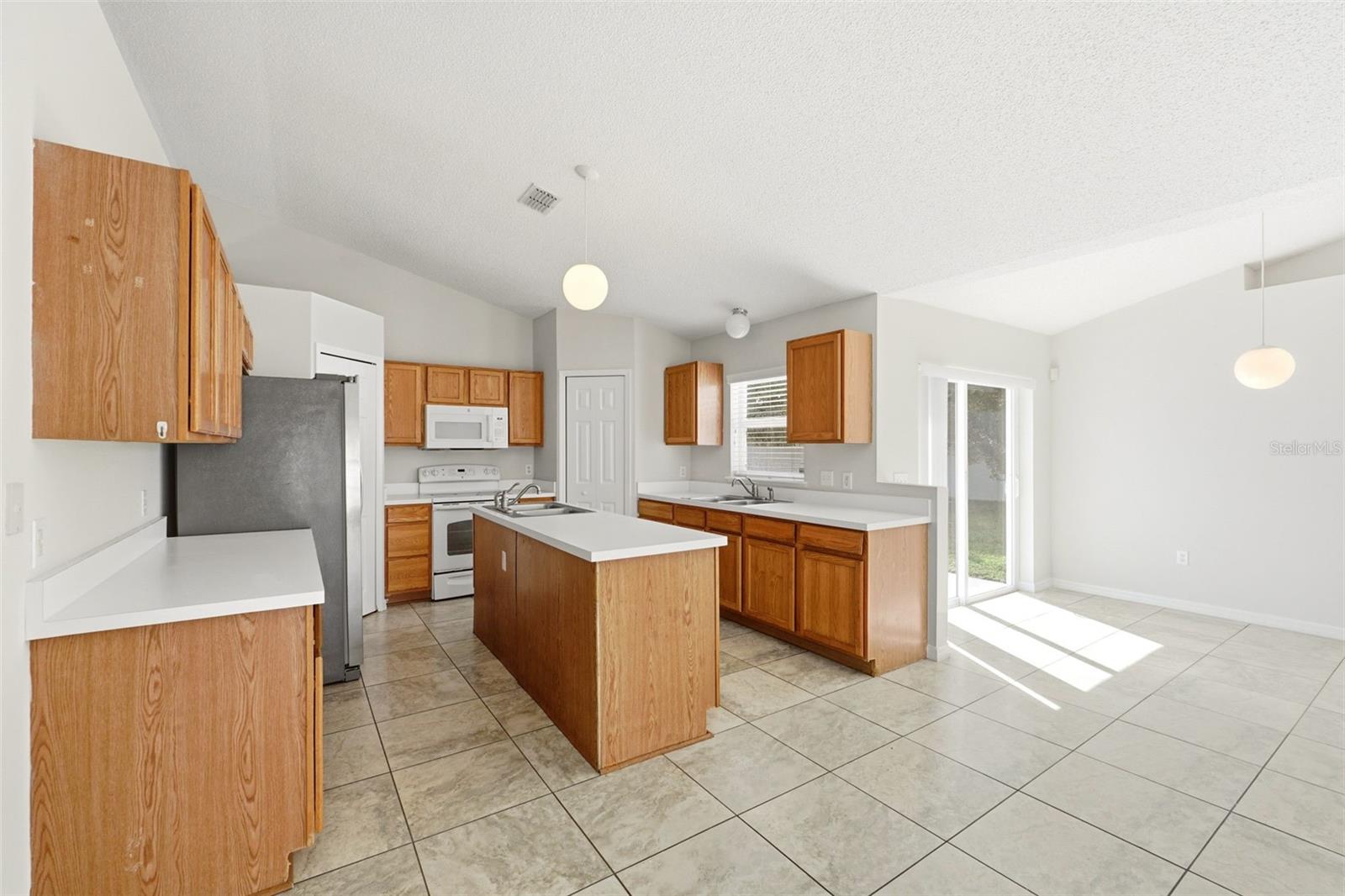 955 Louvre, Kissimmee, FL 34759