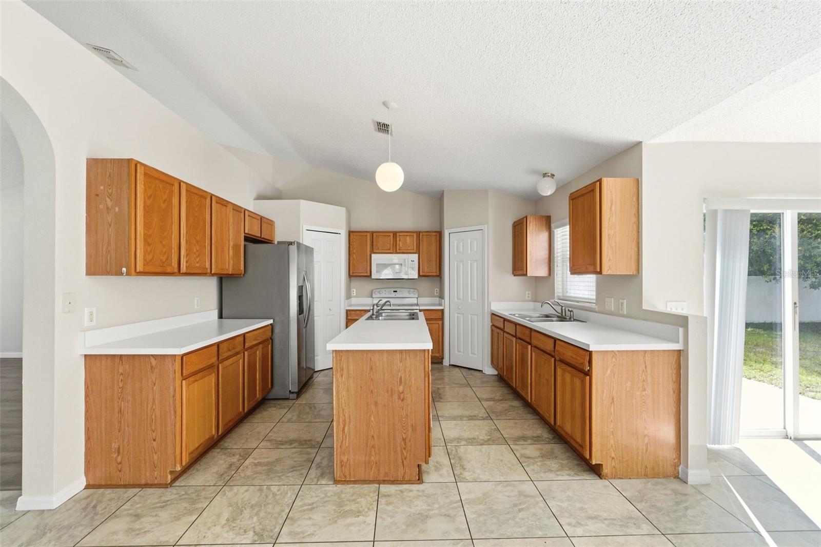 955 Louvre, Kissimmee, FL 34759