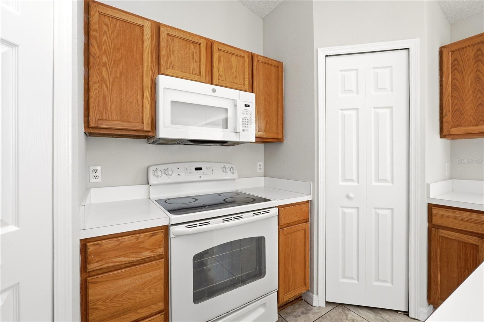 955 Louvre, Kissimmee, FL 34759