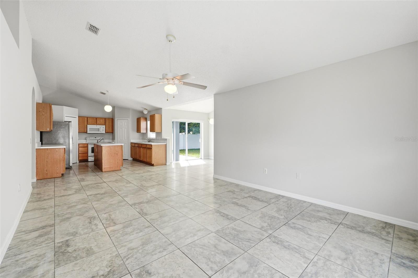 955 Louvre, Kissimmee, FL 34759