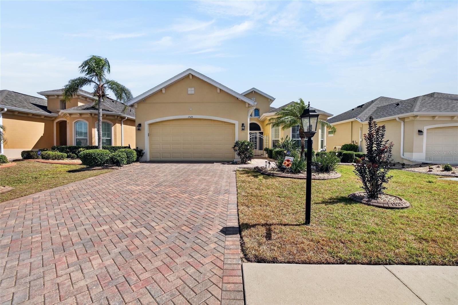 1525 Emerald Dunes, Sun City Center, FL 33573