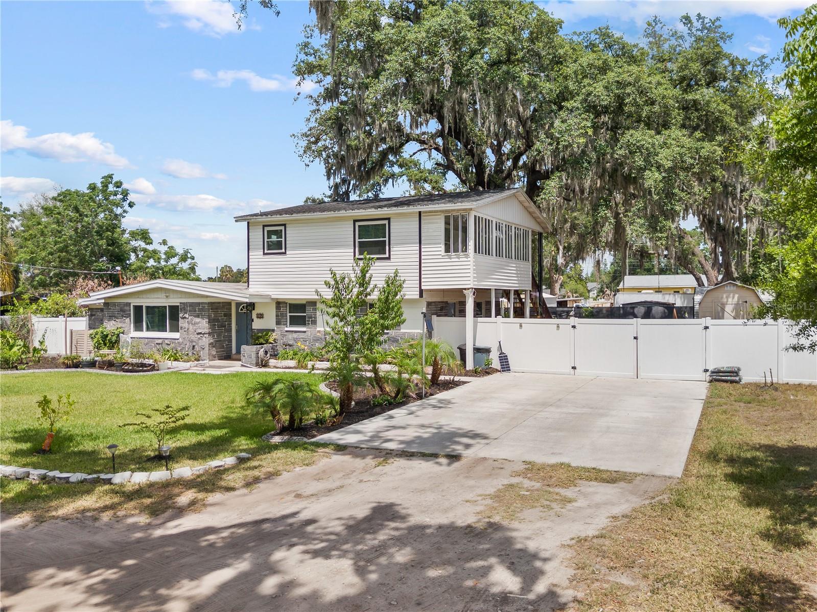 115 Ten Oak, Valrico, FL 33594