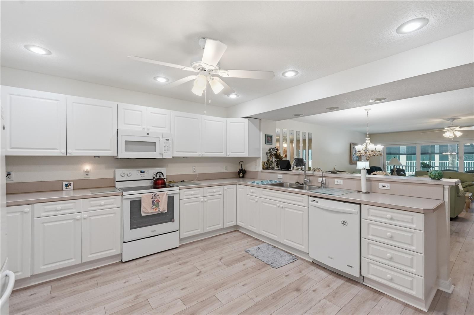 545 Pinellas Bayway Unit 302, St Petersburg, FL 33715
