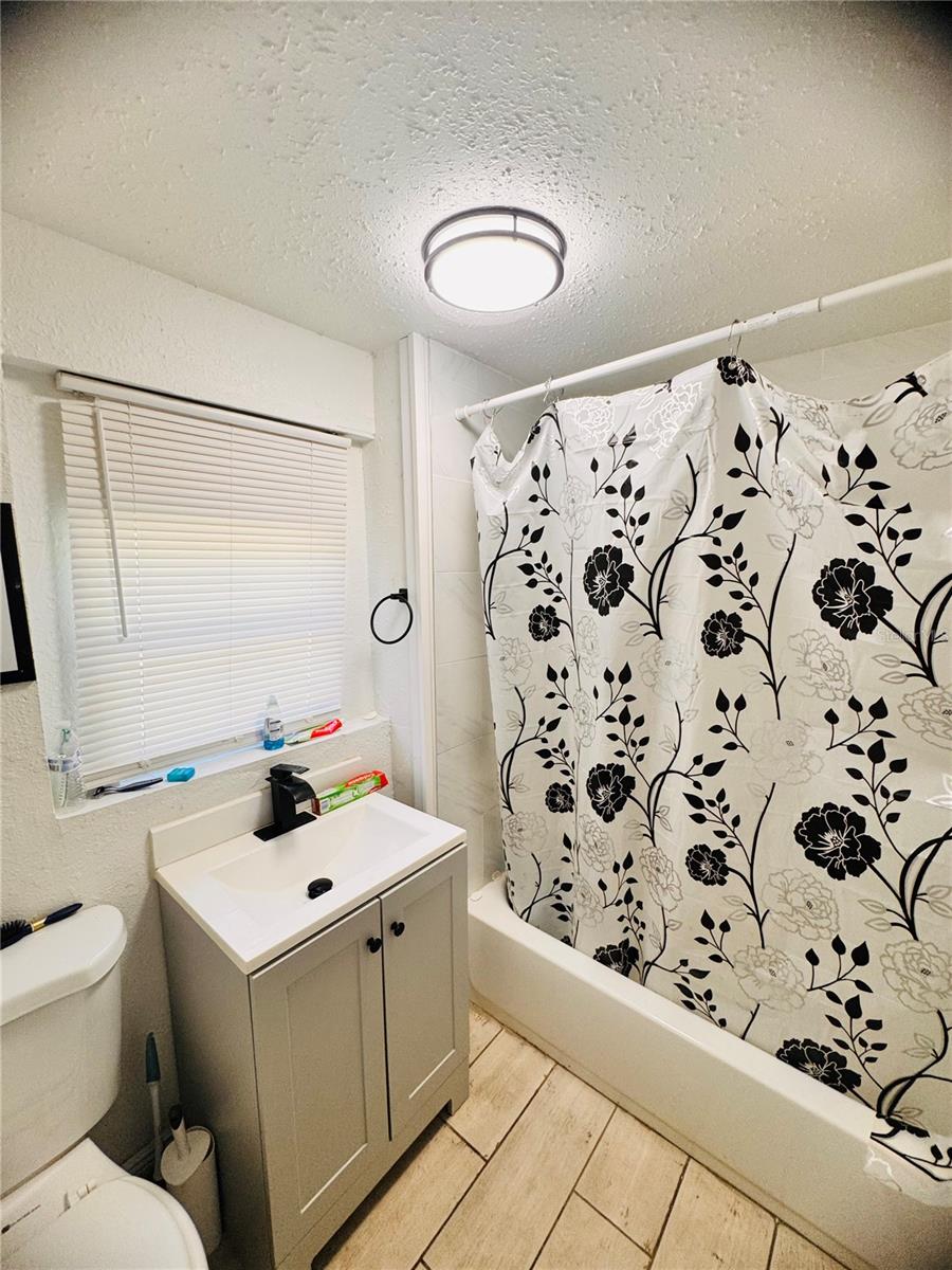 8710 Tangerine, Tampa, FL 33617