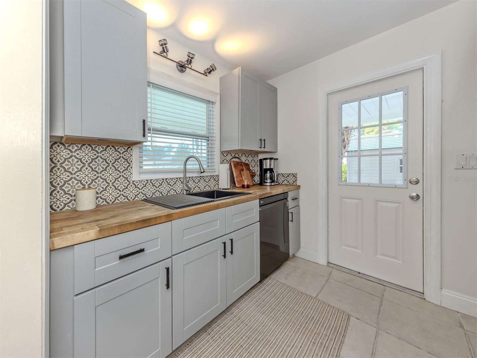 929 Cypress, Venice, FL 34285