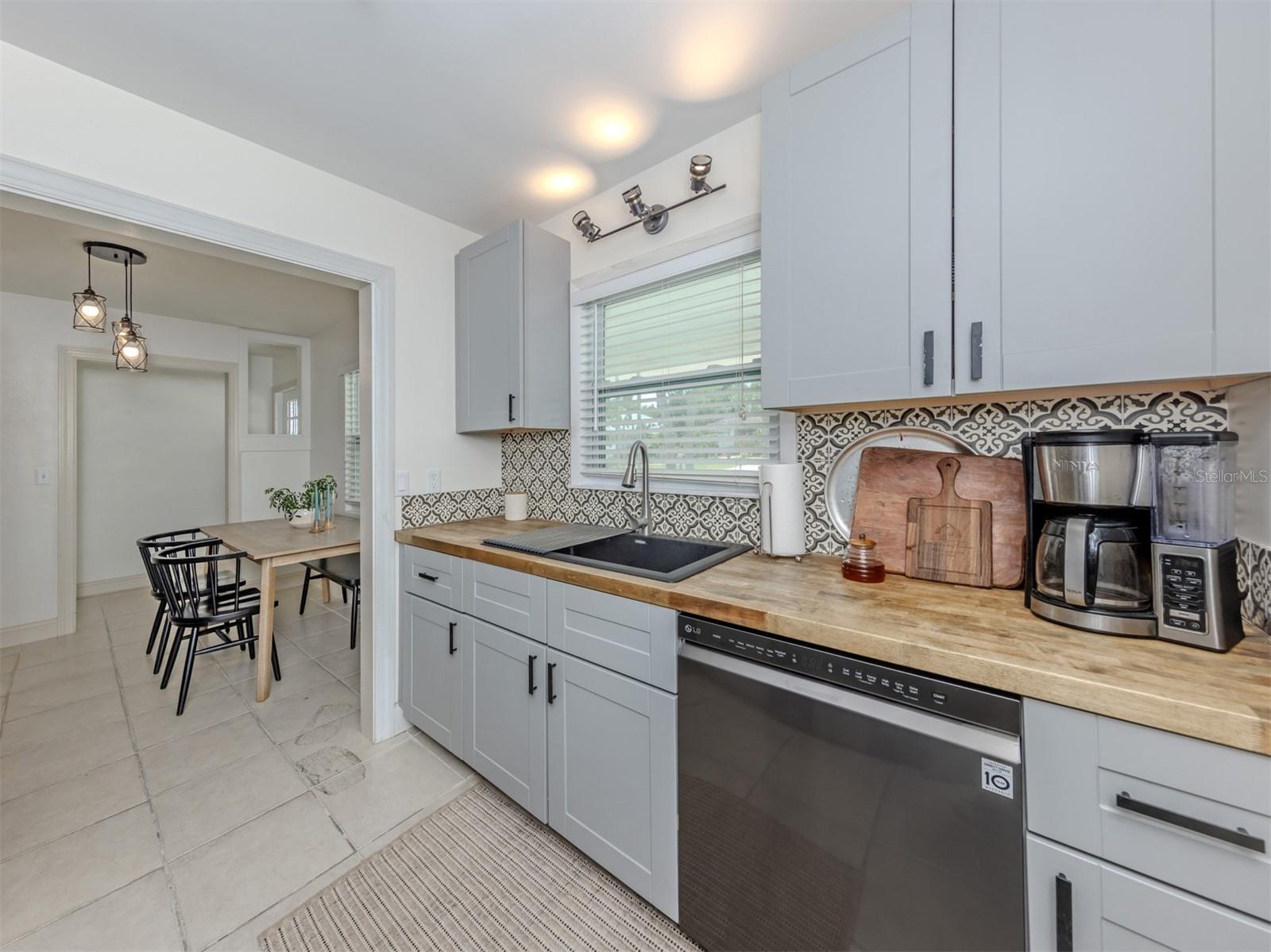 929 Cypress, Venice, FL 34285