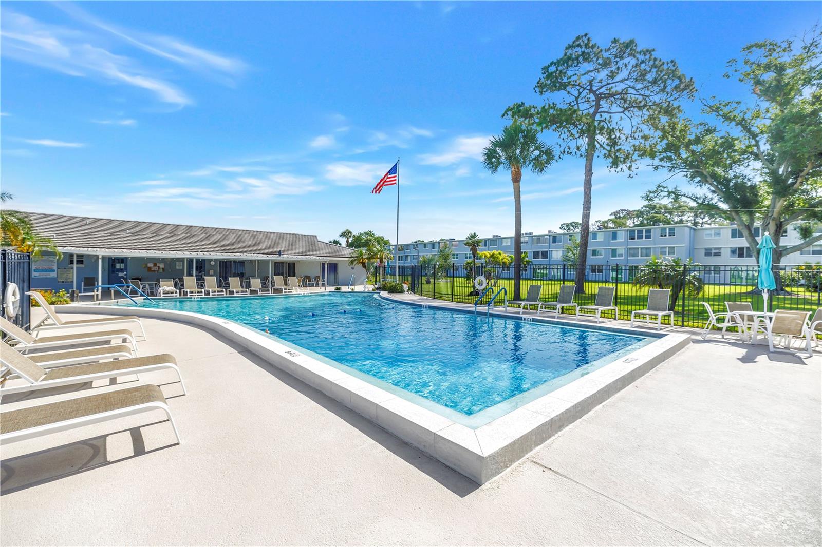 4720 Locust Unit 116, St Petersburg, FL 33703