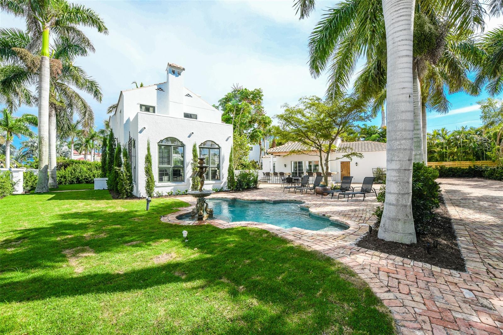 76 Washington, Sarasota, FL 34236
