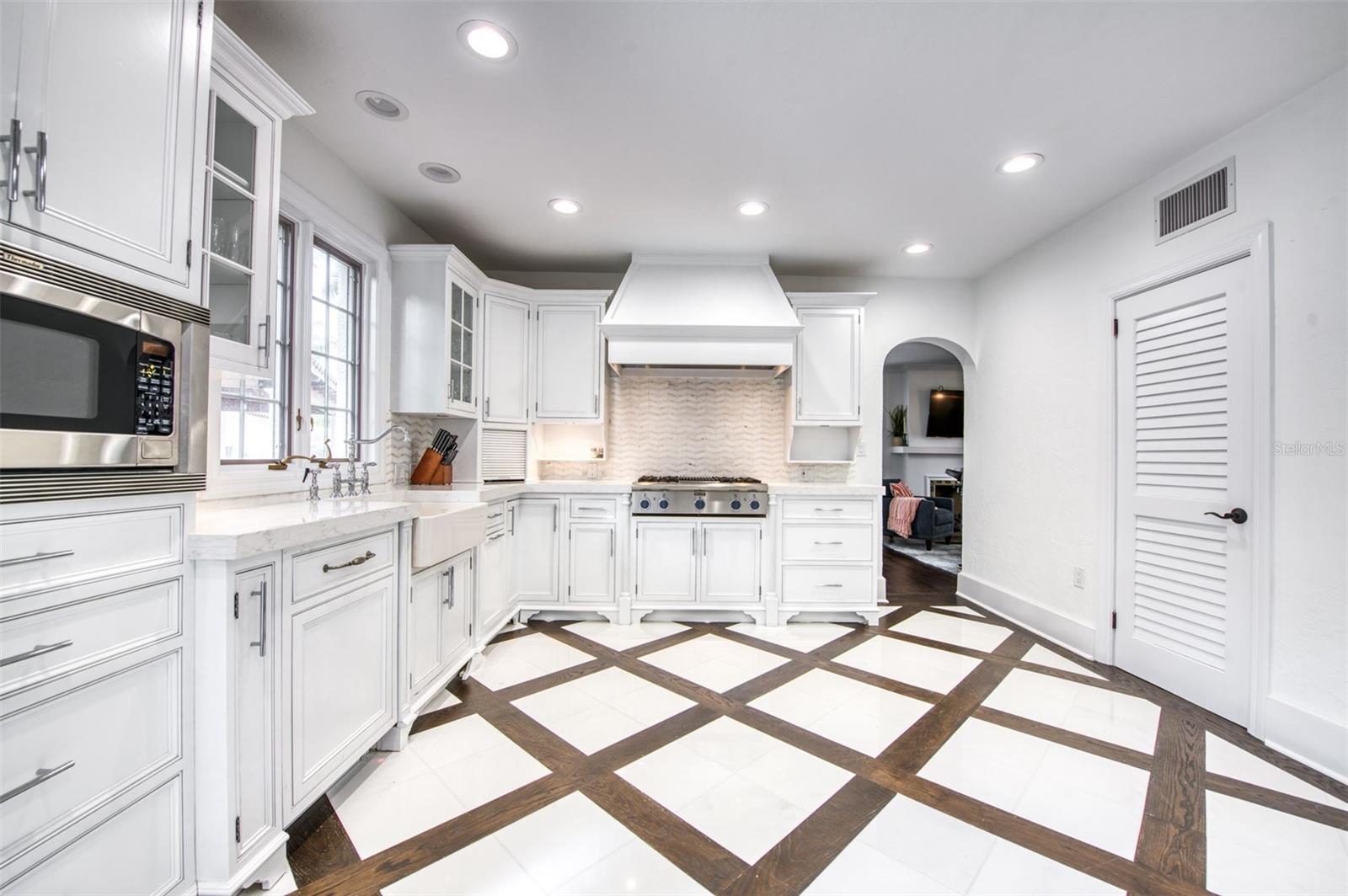 76 Washington, Sarasota, FL 34236