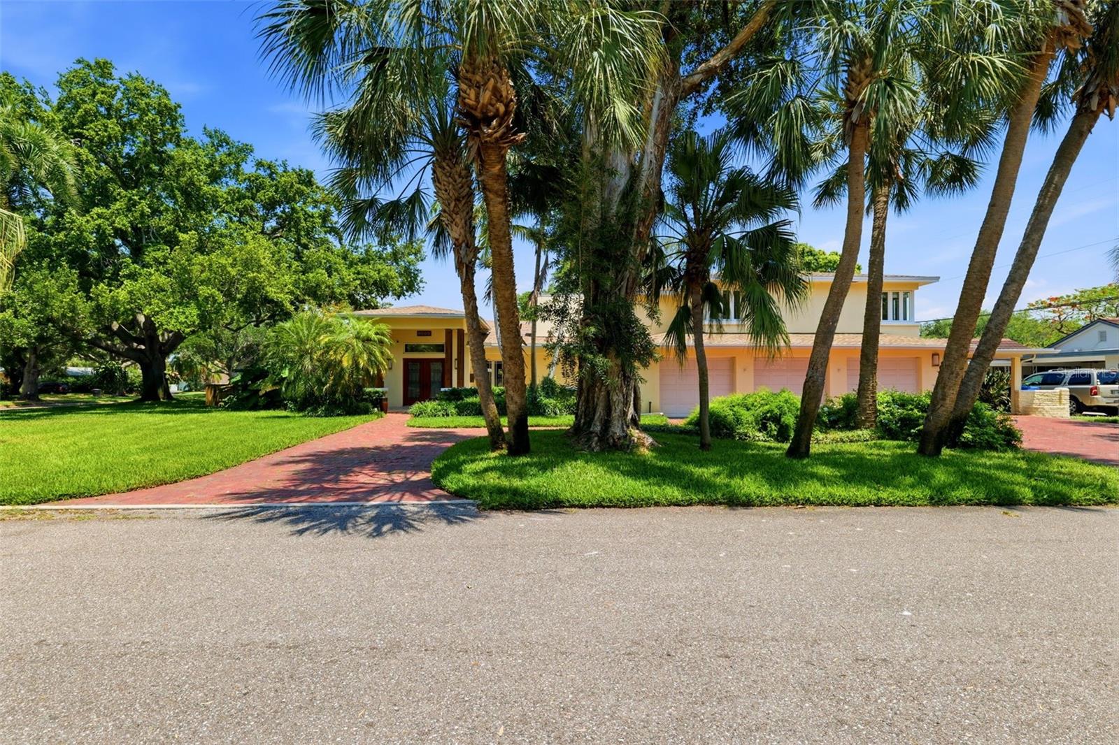6000 2nd, St Petersburg, FL 33705