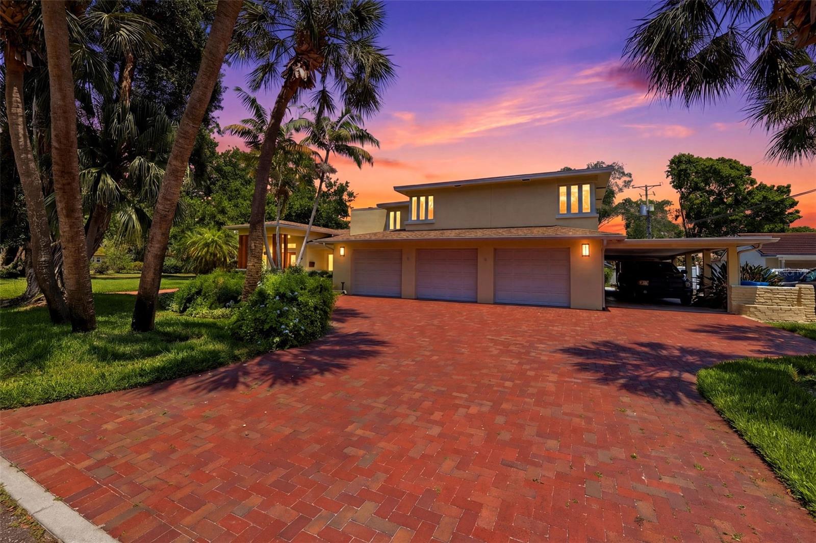 6000 2nd, St Petersburg, FL 33705