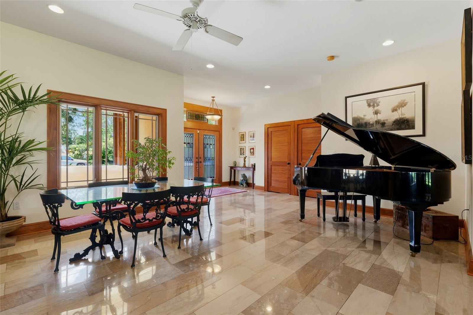 6000 2nd, St Petersburg, FL 33705