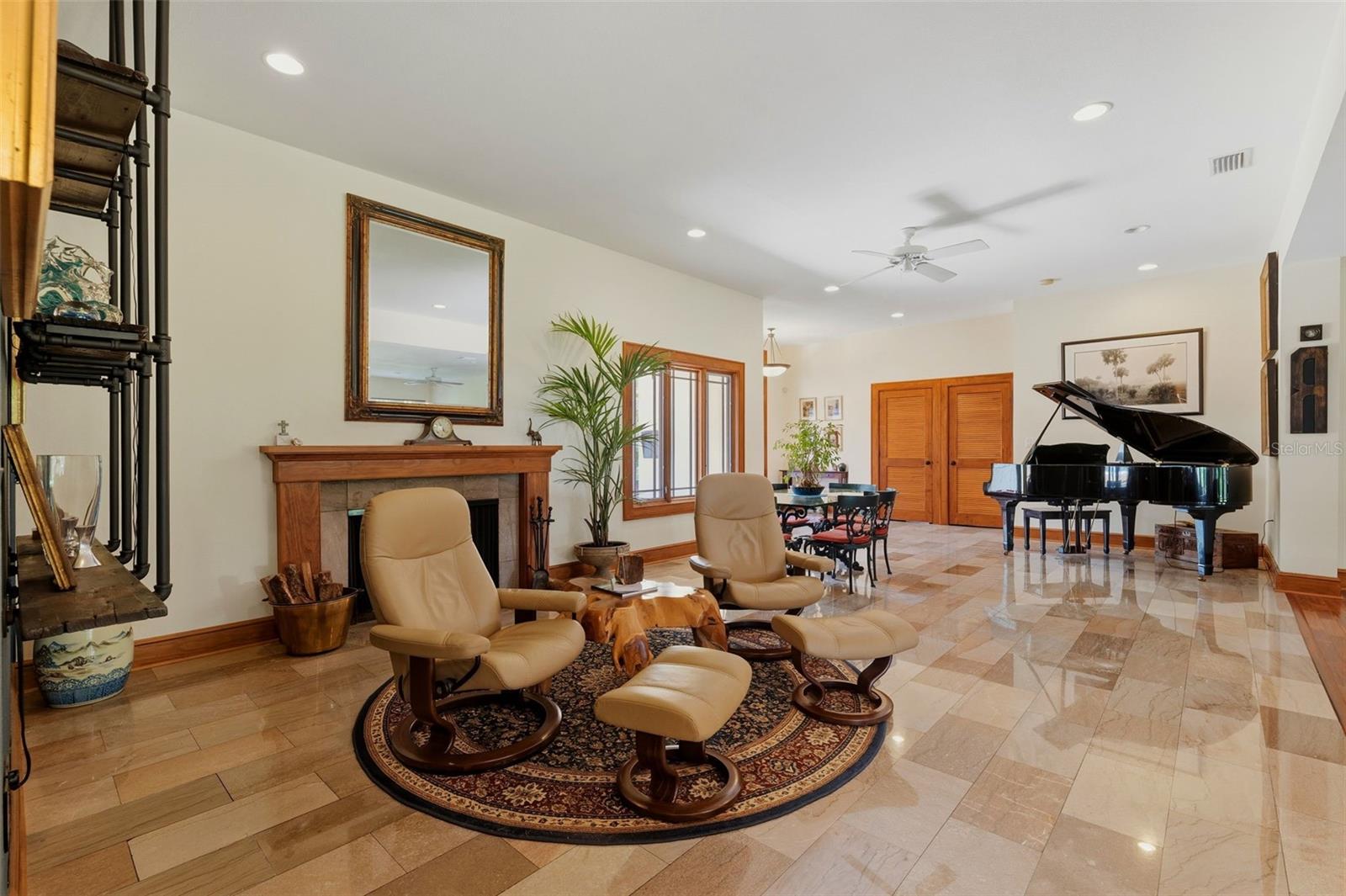6000 2nd, St Petersburg, FL 33705