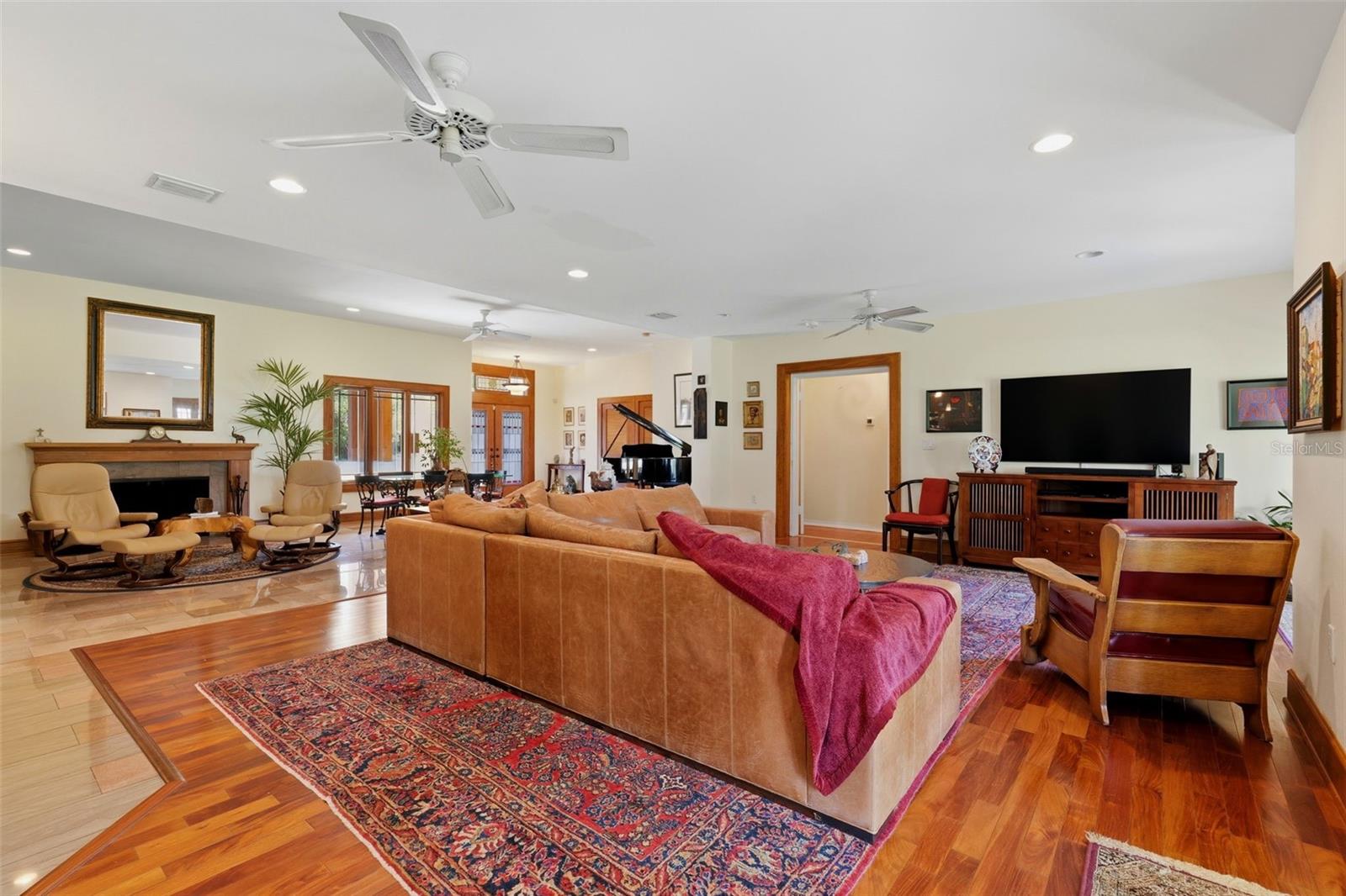 6000 2nd, St Petersburg, FL 33705