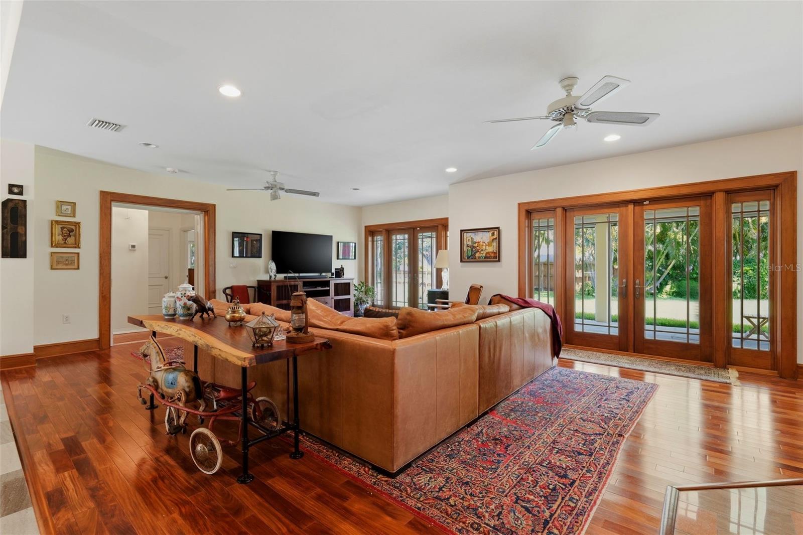 6000 2nd, St Petersburg, FL 33705