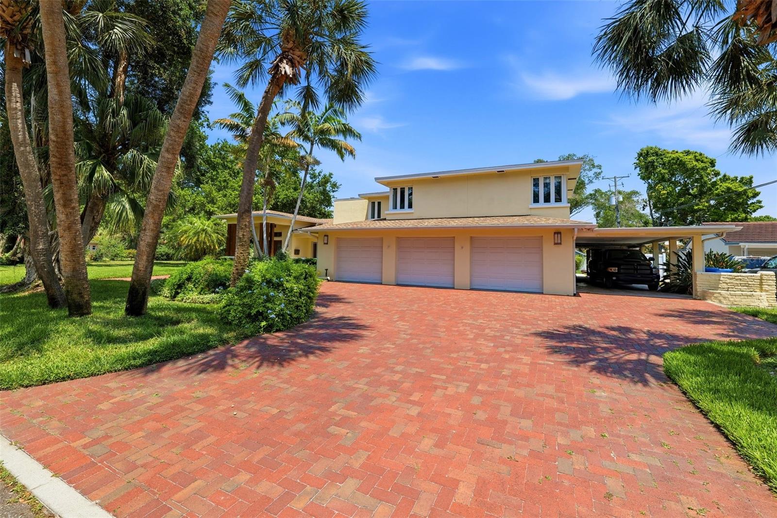 6000 2nd, St Petersburg, FL 33705