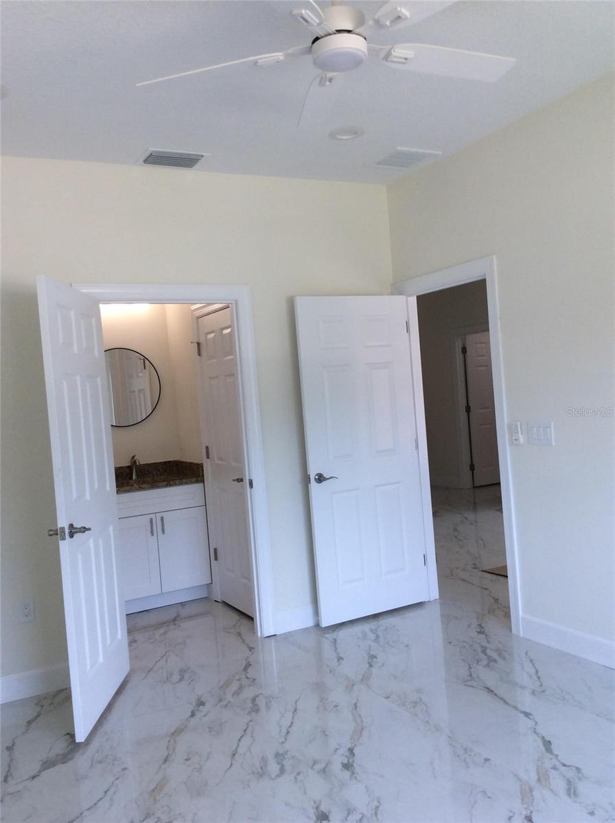 2812 Durham, Tampa, FL 33605