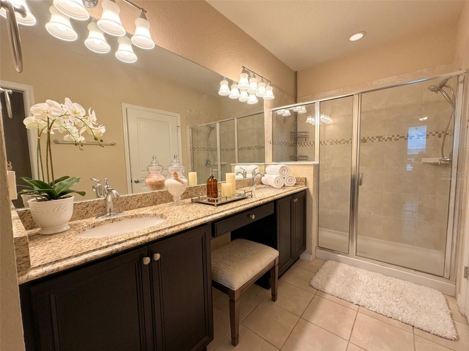 8363 Bella Tierra Ct, Davenport, FL 33896
