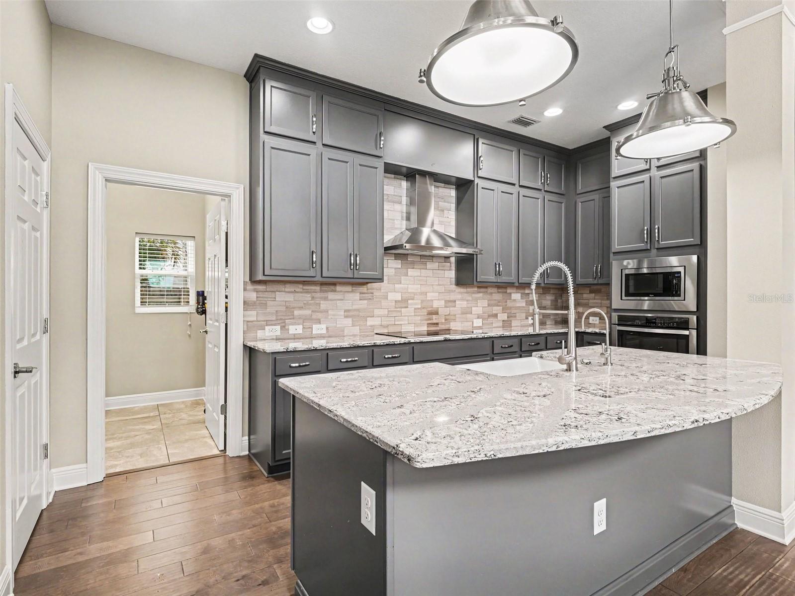 2424 Wood, Sarasota, FL 34237