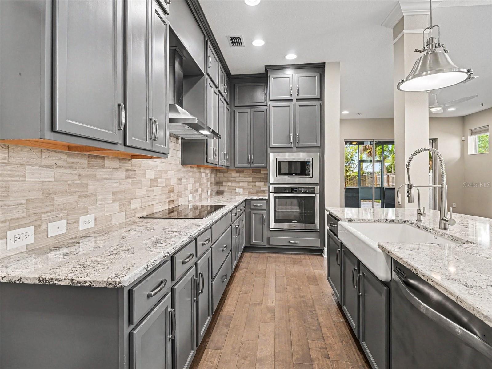 2424 Wood, Sarasota, FL 34237