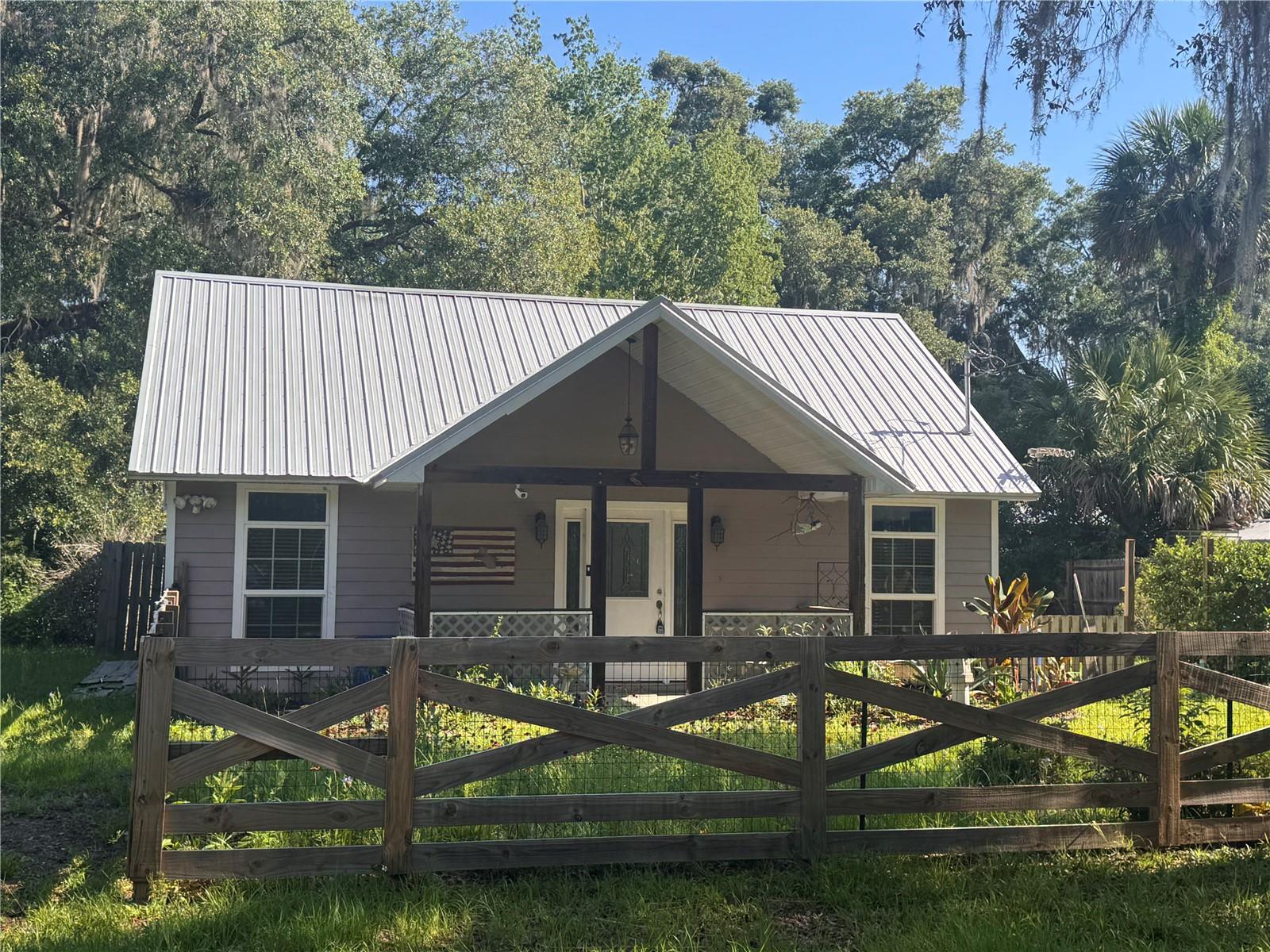 103 Grove, Melrose, FL 32666