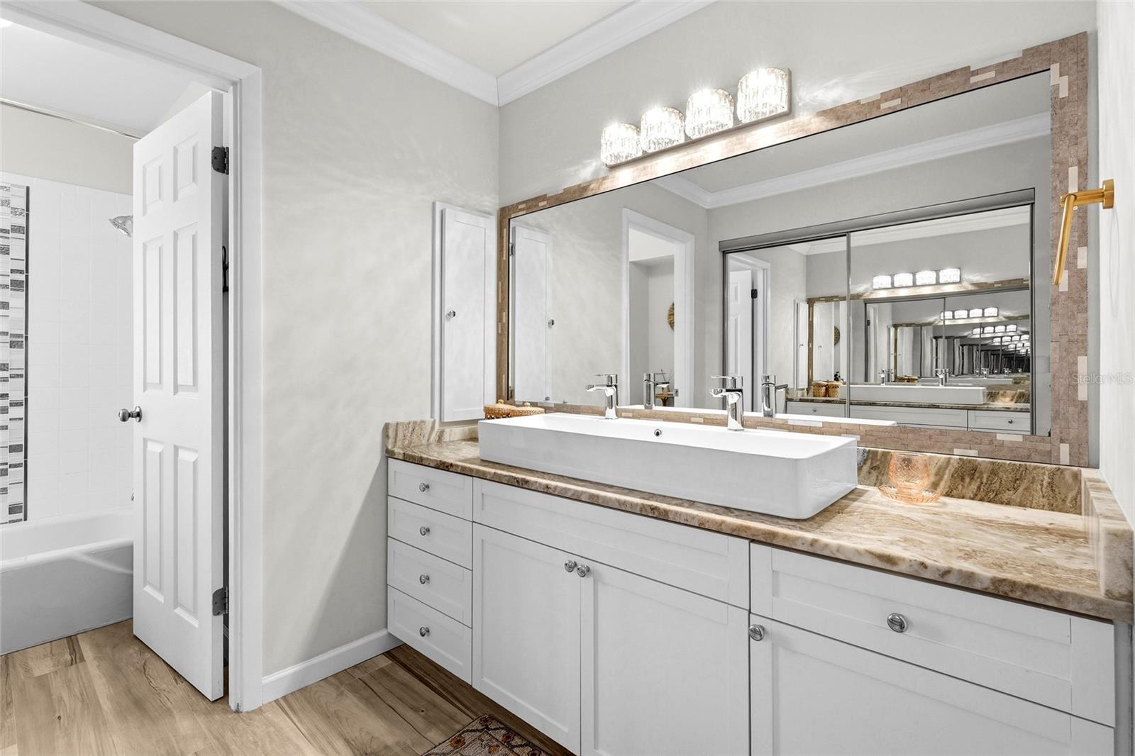 2383 Lakeside Unit D3, Sarasota, FL 34235