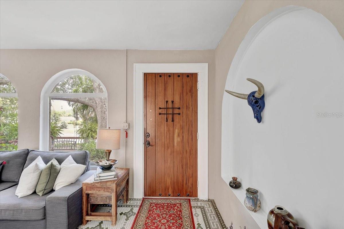 325 49th, St Petersburg, FL 33710