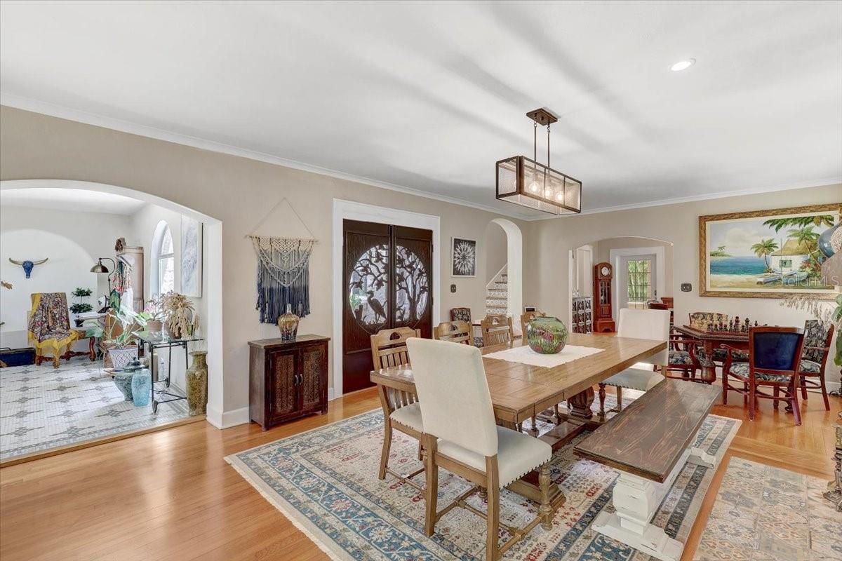 325 49th, St Petersburg, FL 33710