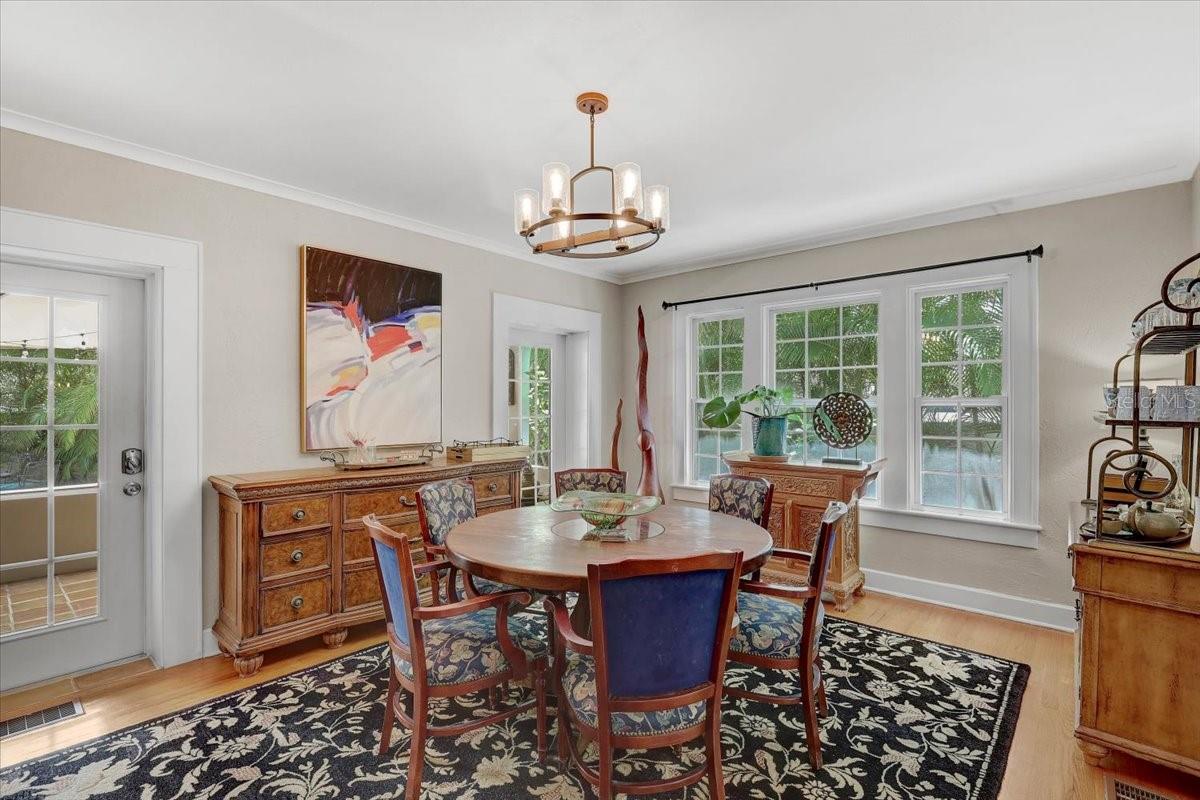 325 49th, St Petersburg, FL 33710
