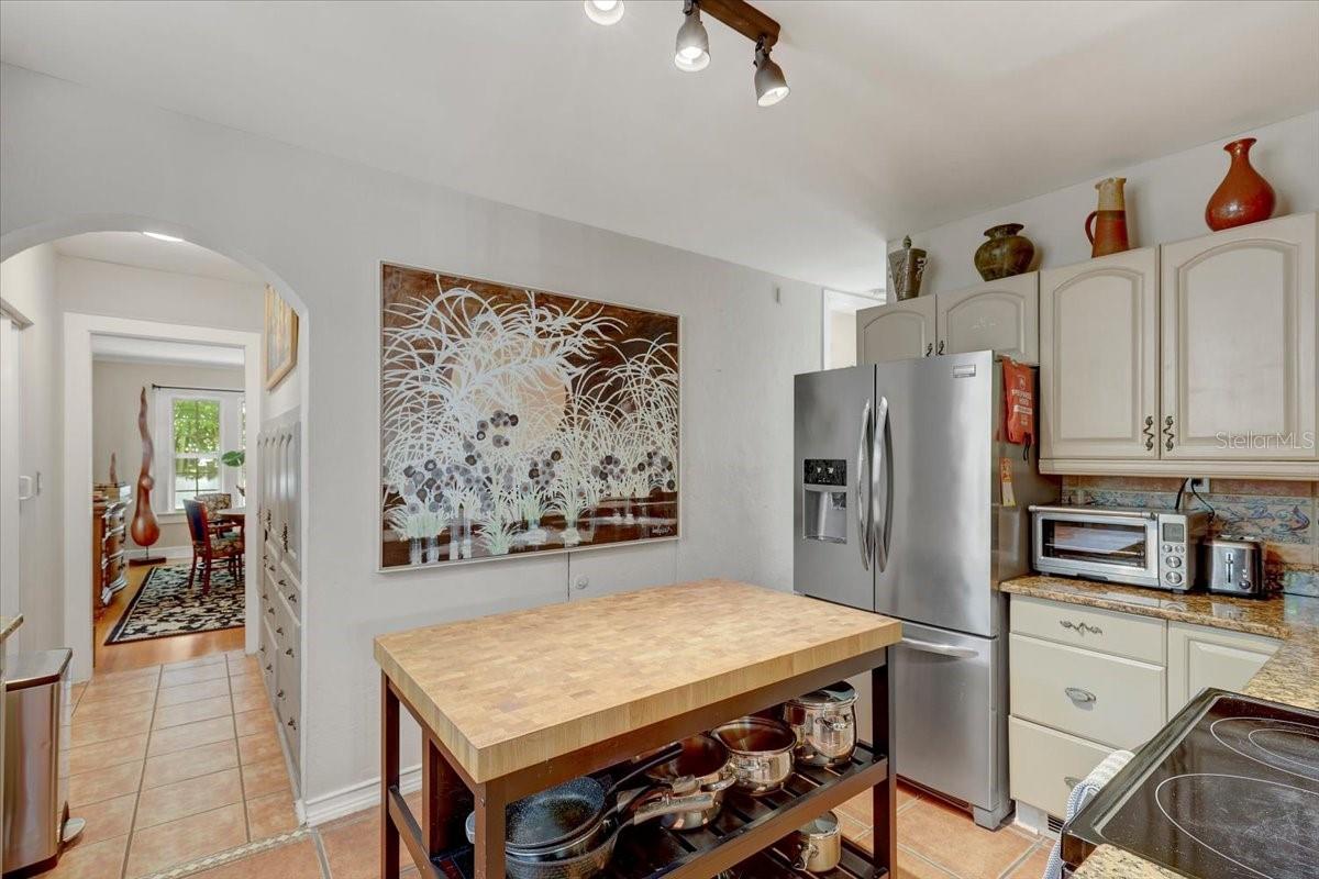 325 49th, St Petersburg, FL 33710