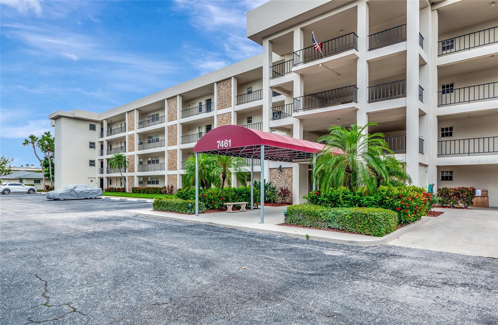 7461 Country Club Unit 203, Sarasota, FL 34243