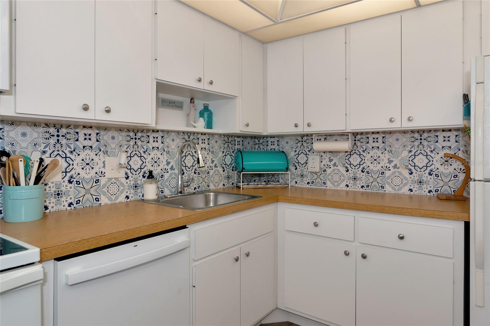 7461 Country Club Unit 203, Sarasota, FL 34243