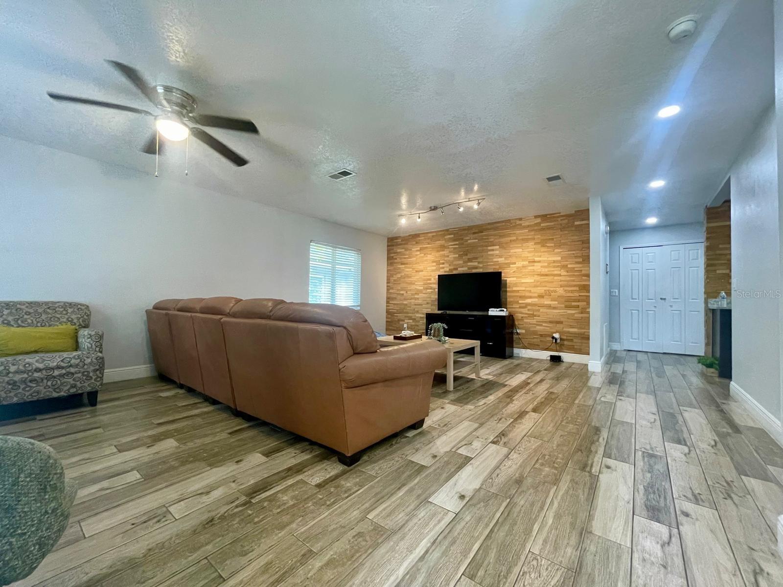 1044 Nin, Orlando, FL 32835