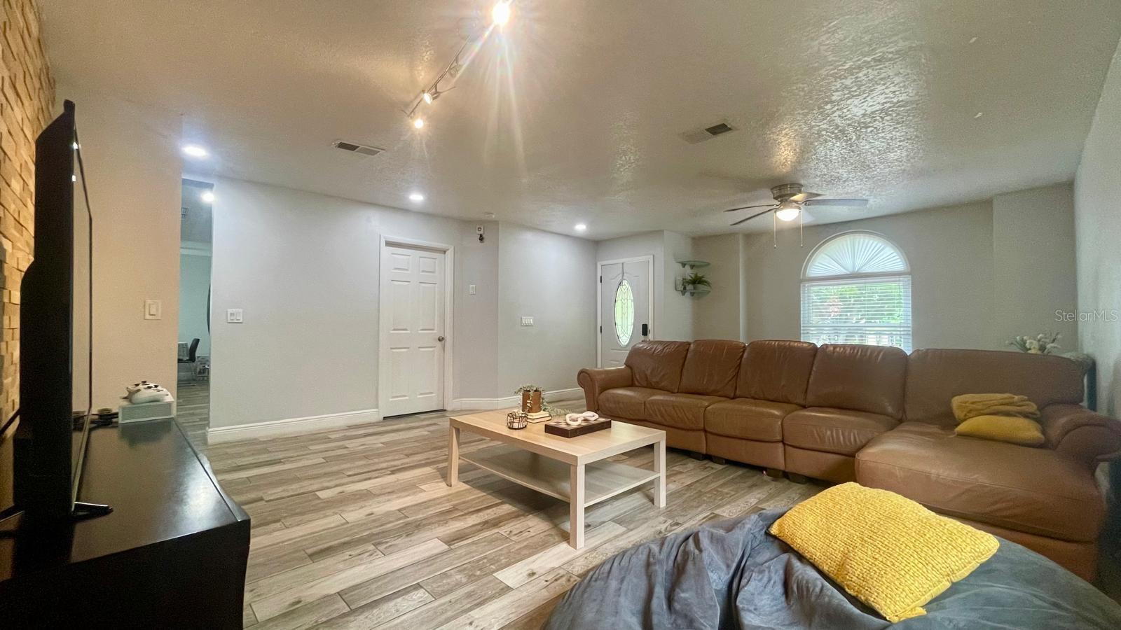 1044 Nin, Orlando, FL 32835