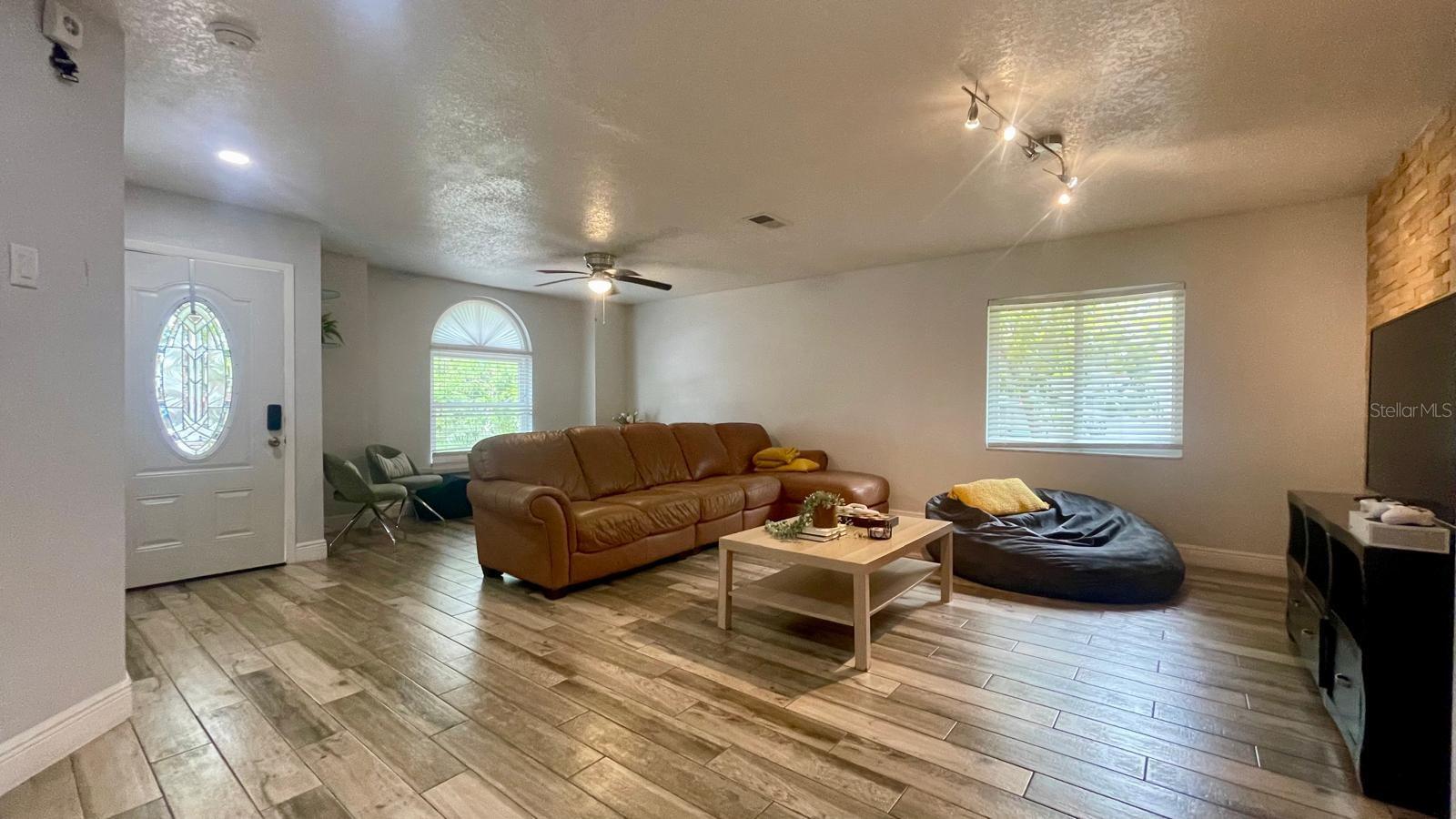 1044 Nin, Orlando, FL 32835