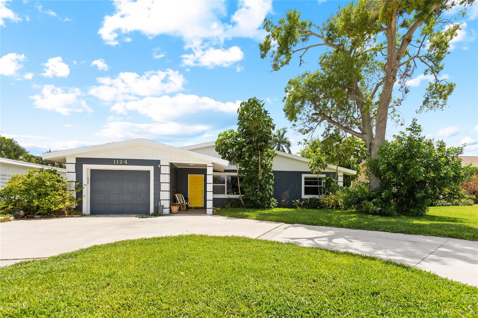 1124 40th, St Petersburg, FL 33703