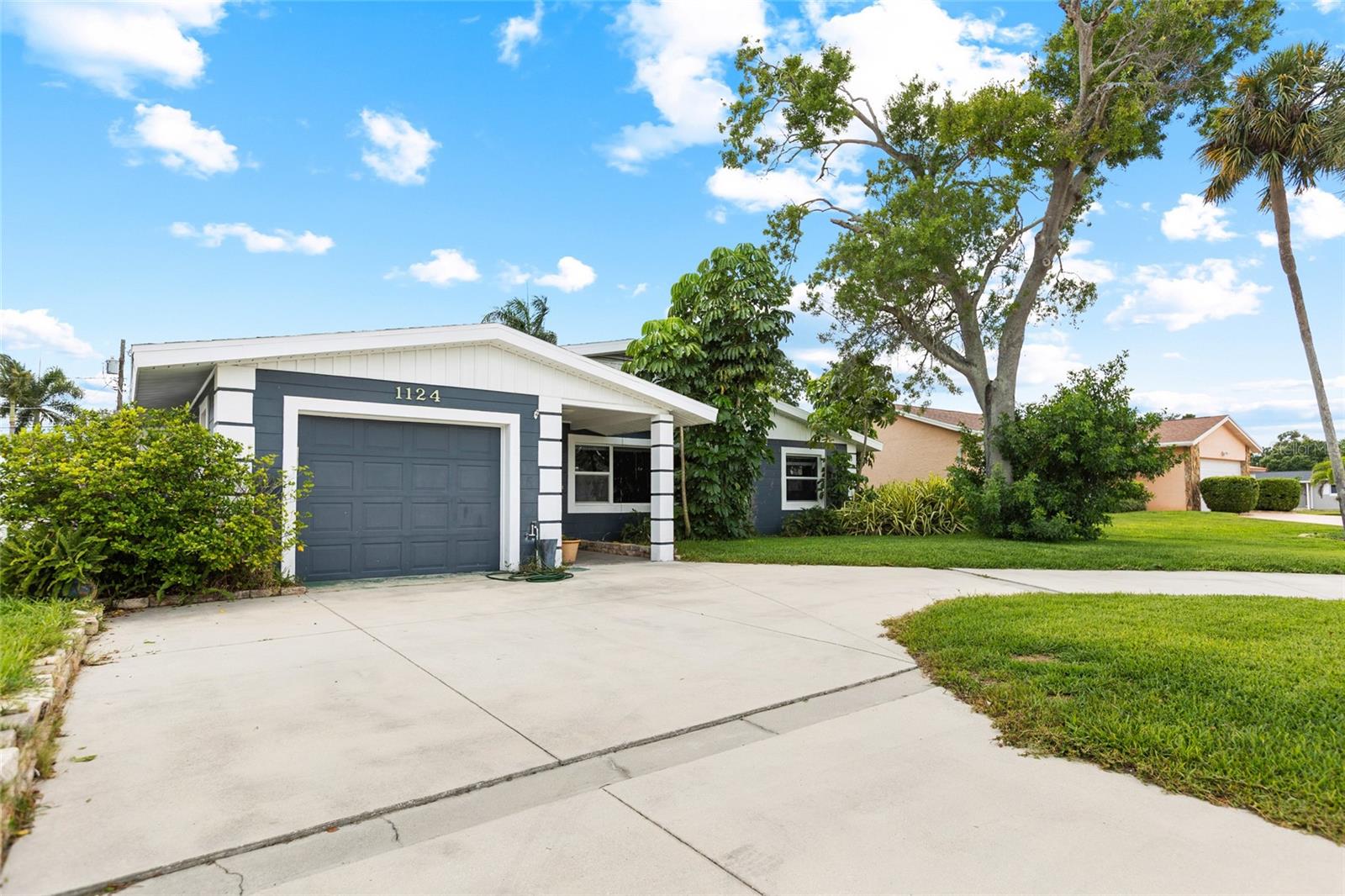 1124 40th, St Petersburg, FL 33703