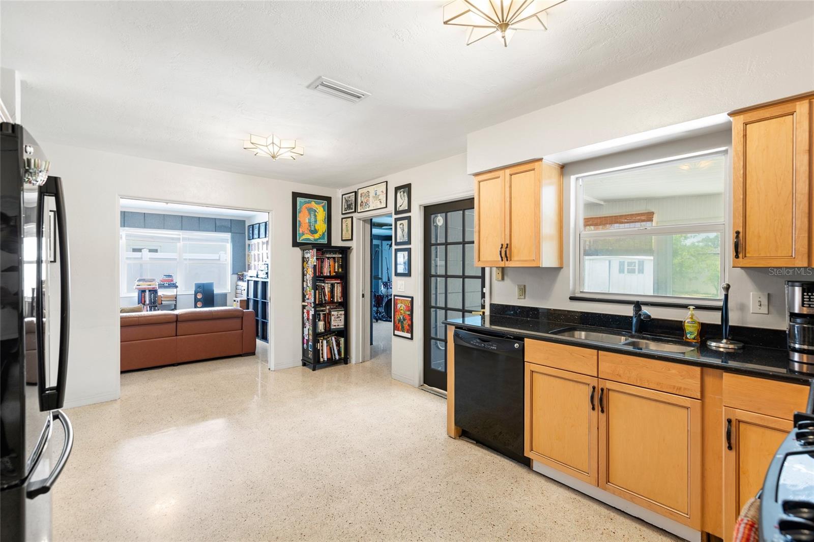 1124 40th, St Petersburg, FL 33703
